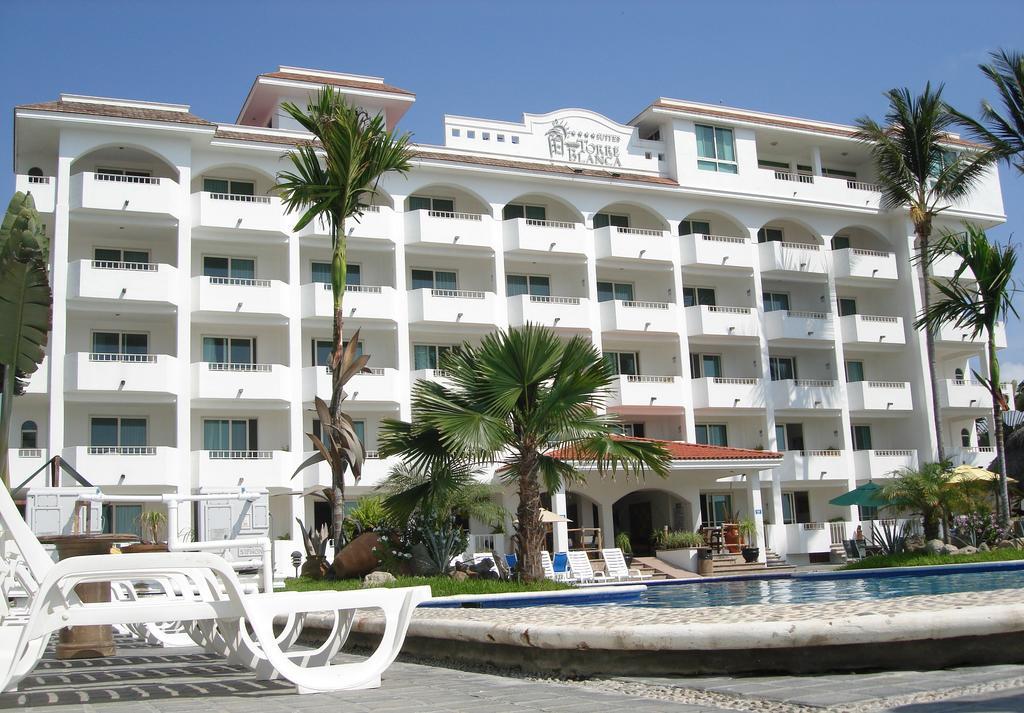 Torreblanca Beach Hotel And Suites Guayabitos - Desayuno Y Comida Incluido 瓜亚比托斯 外观 照片