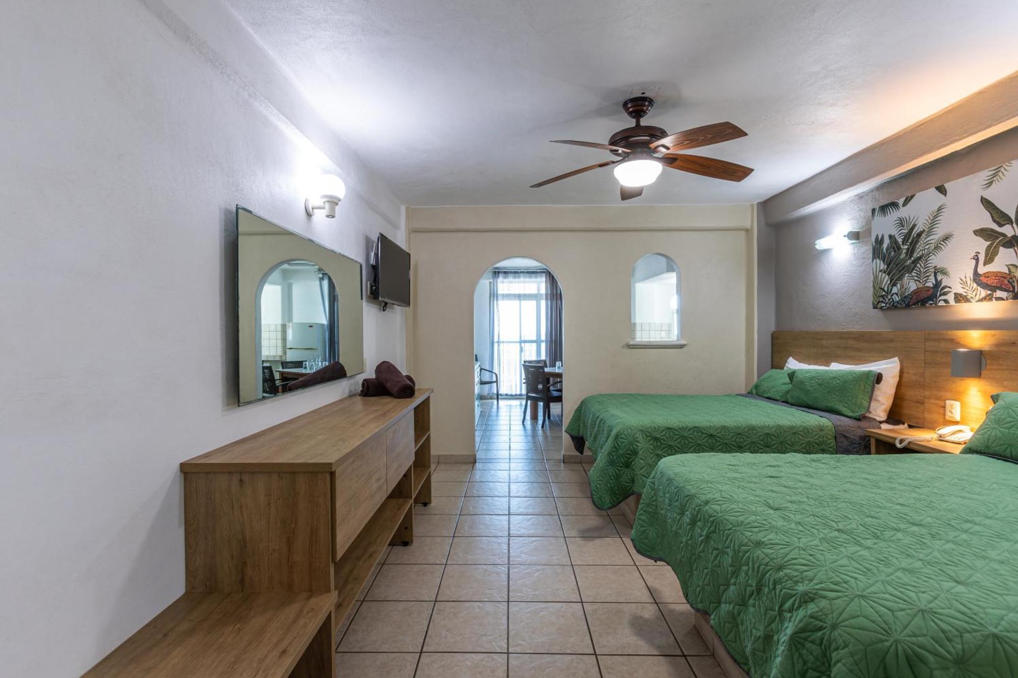 Torreblanca Beach Hotel And Suites Guayabitos - Desayuno Y Comida Incluido 瓜亚比托斯 外观 照片
