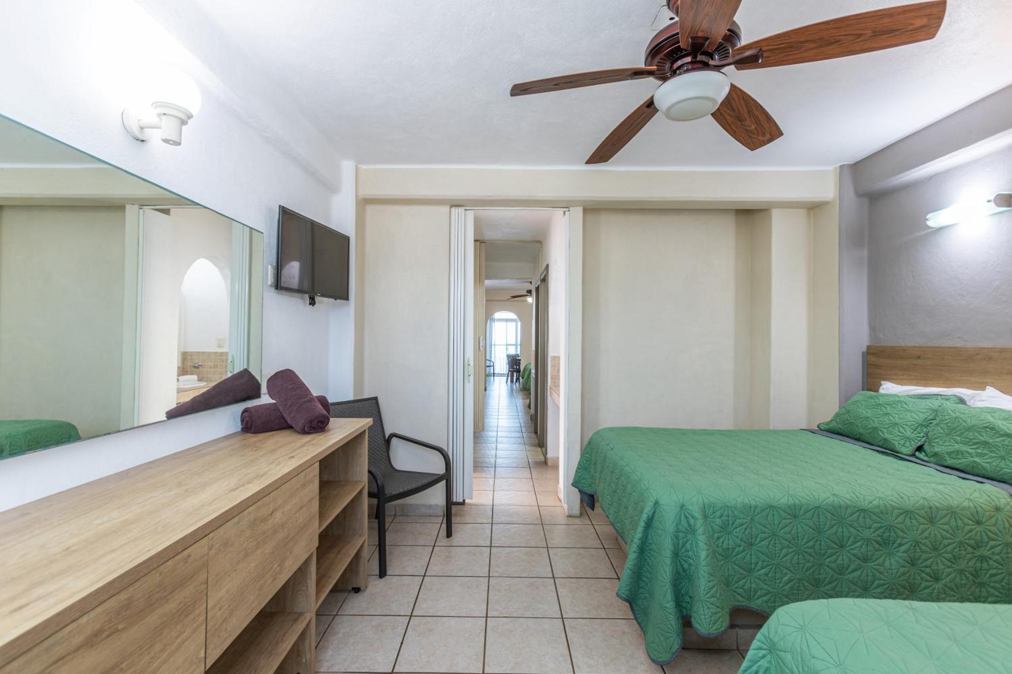 Torreblanca Beach Hotel And Suites Guayabitos - Desayuno Y Comida Incluido 瓜亚比托斯 外观 照片