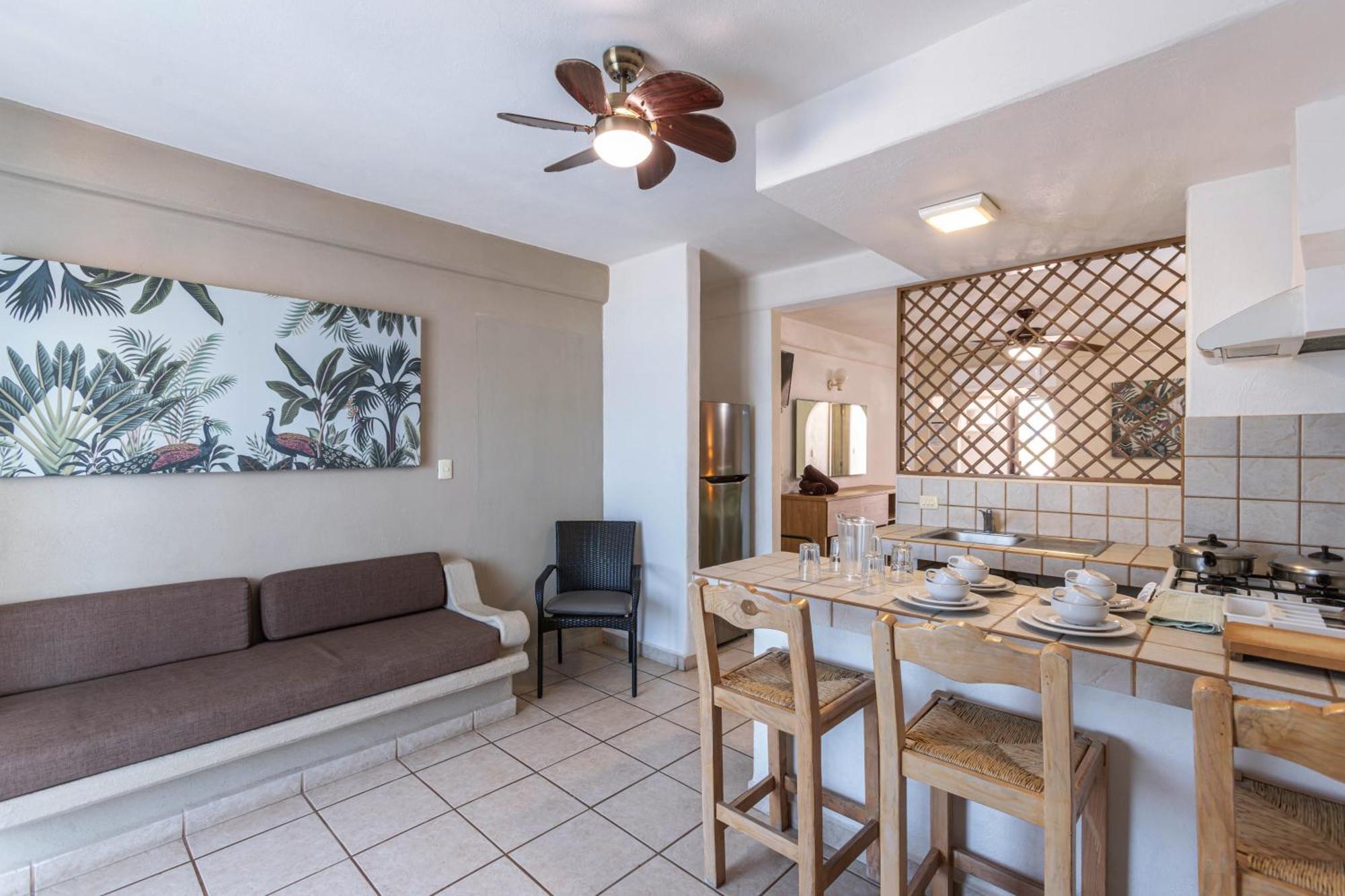 Torreblanca Beach Hotel And Suites Guayabitos - Desayuno Y Comida Incluido 瓜亚比托斯 外观 照片