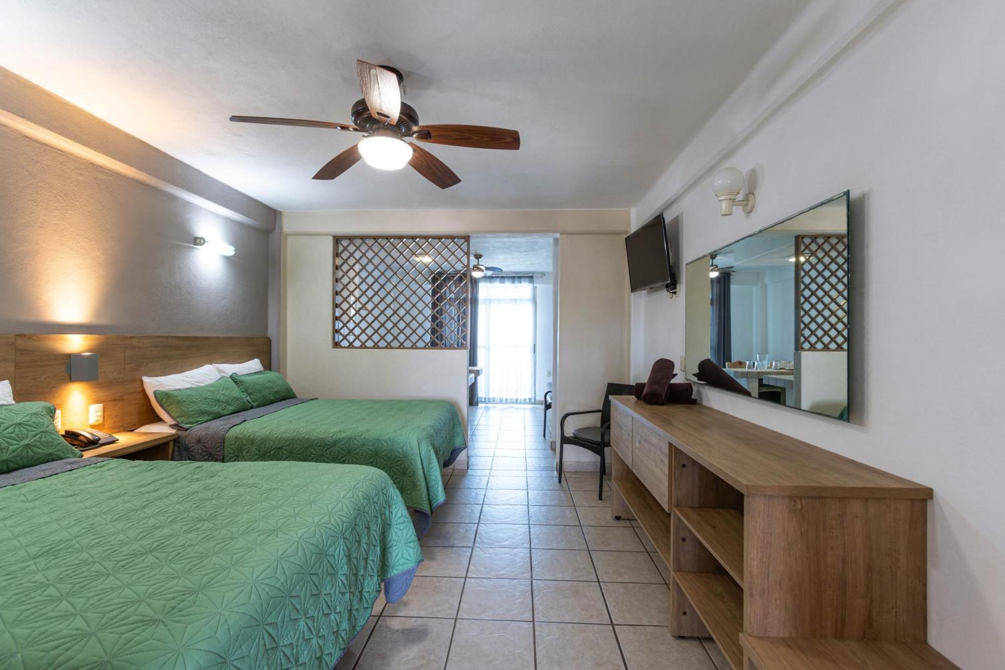 Torreblanca Beach Hotel And Suites Guayabitos - Desayuno Y Comida Incluido 瓜亚比托斯 外观 照片