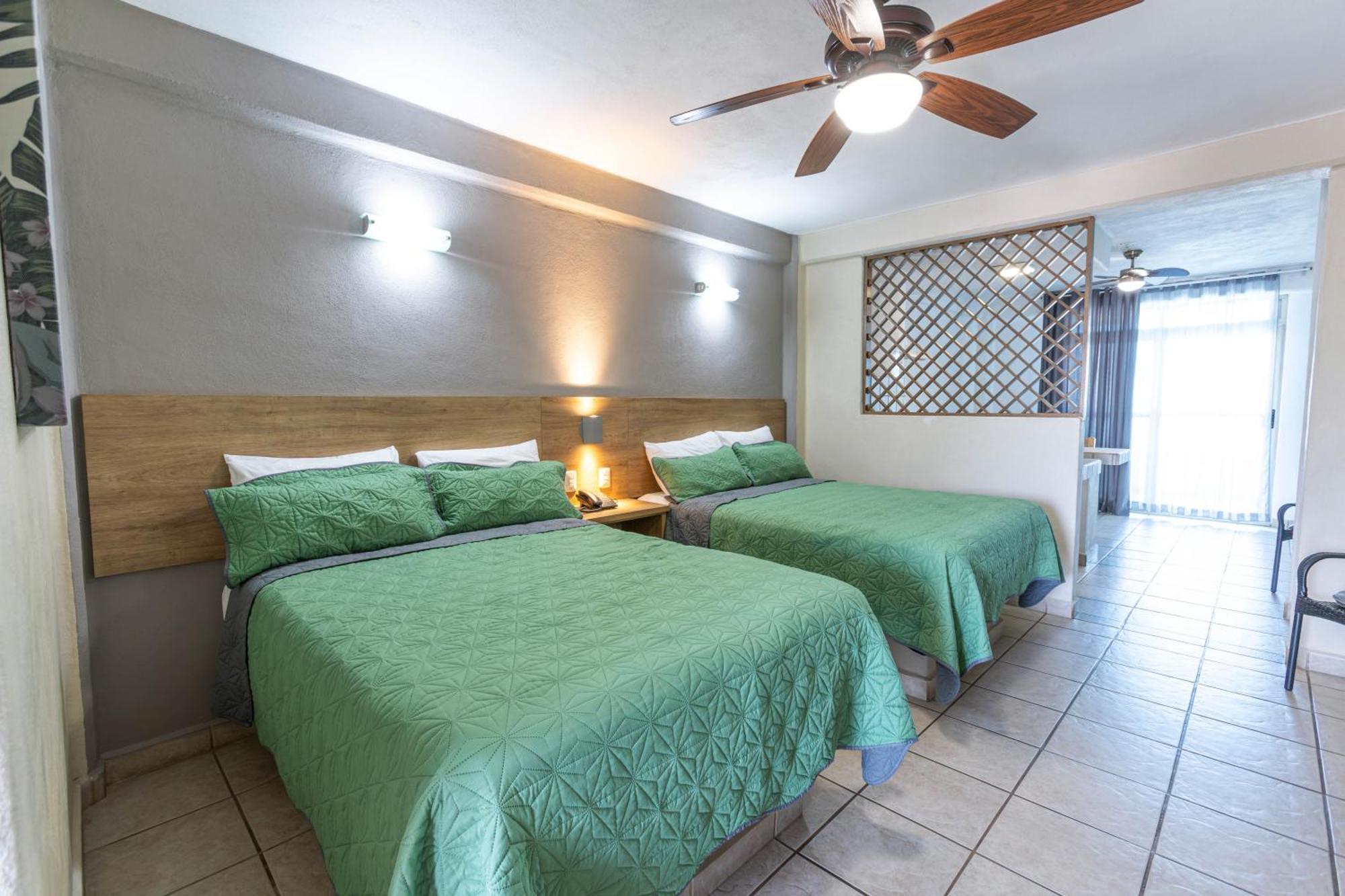 Torreblanca Beach Hotel And Suites Guayabitos - Desayuno Y Comida Incluido 瓜亚比托斯 外观 照片