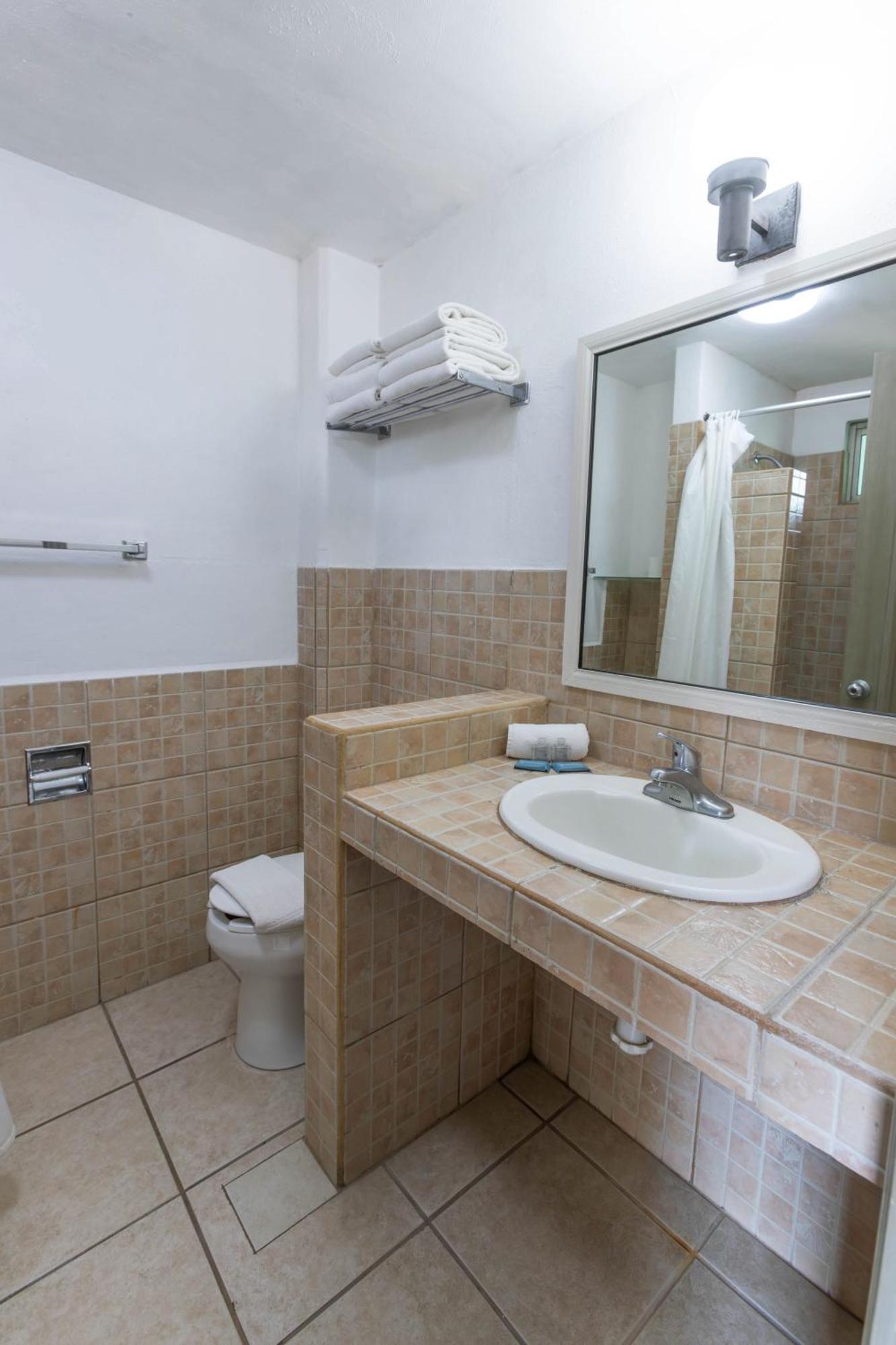Torreblanca Beach Hotel And Suites Guayabitos - Desayuno Y Comida Incluido 瓜亚比托斯 外观 照片