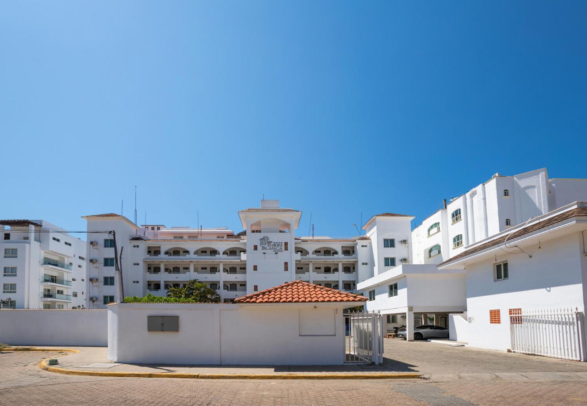 Torreblanca Beach Hotel And Suites Guayabitos - Desayuno Y Comida Incluido 瓜亚比托斯 外观 照片