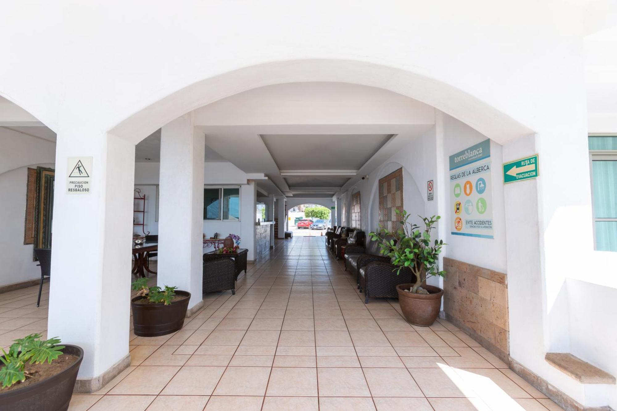 Torreblanca Beach Hotel And Suites Guayabitos - Desayuno Y Comida Incluido 瓜亚比托斯 外观 照片